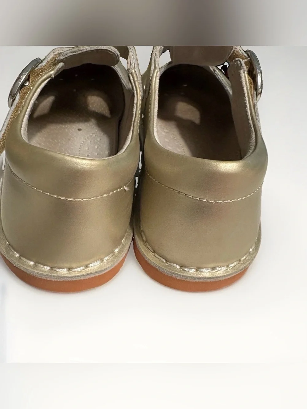 L’amour Marie gold Mary Jane. Little kid size 13.
